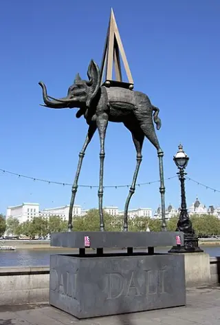 «Космический слон» Дали — Сюрреализм