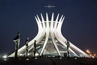 Собор в Бразилиа — Латинская Америка XX века